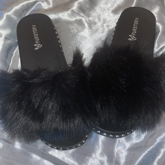 Fur Story Black Sandal Size 10.5- 11 - Picture 3 of 5